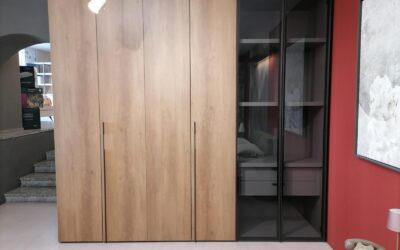 Armadio con ante battenti